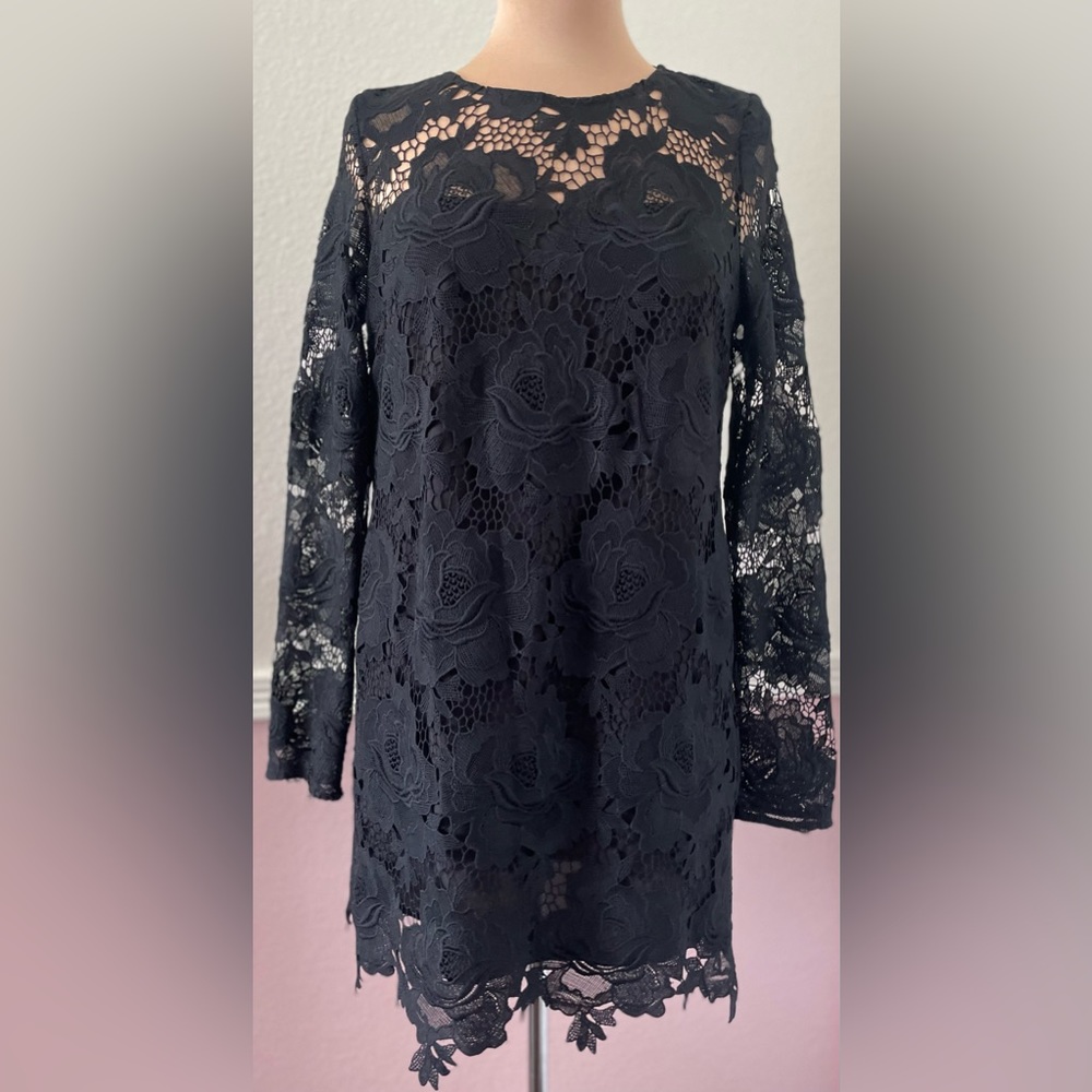 Lace detail dress size M
